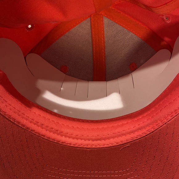 Never worn SnapBack - Picture 4 of 9